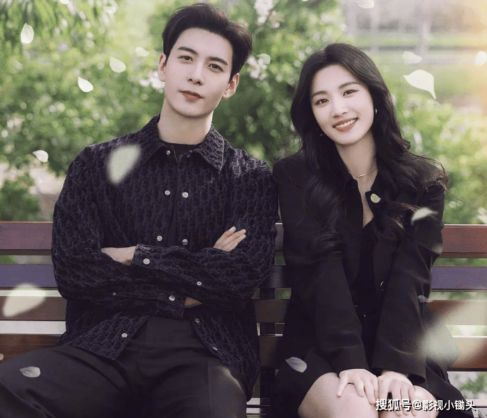 》双时空交织剧本杀式恋爱太上头新葡京开年现偶黑马陈星旭《轧戏(图7)